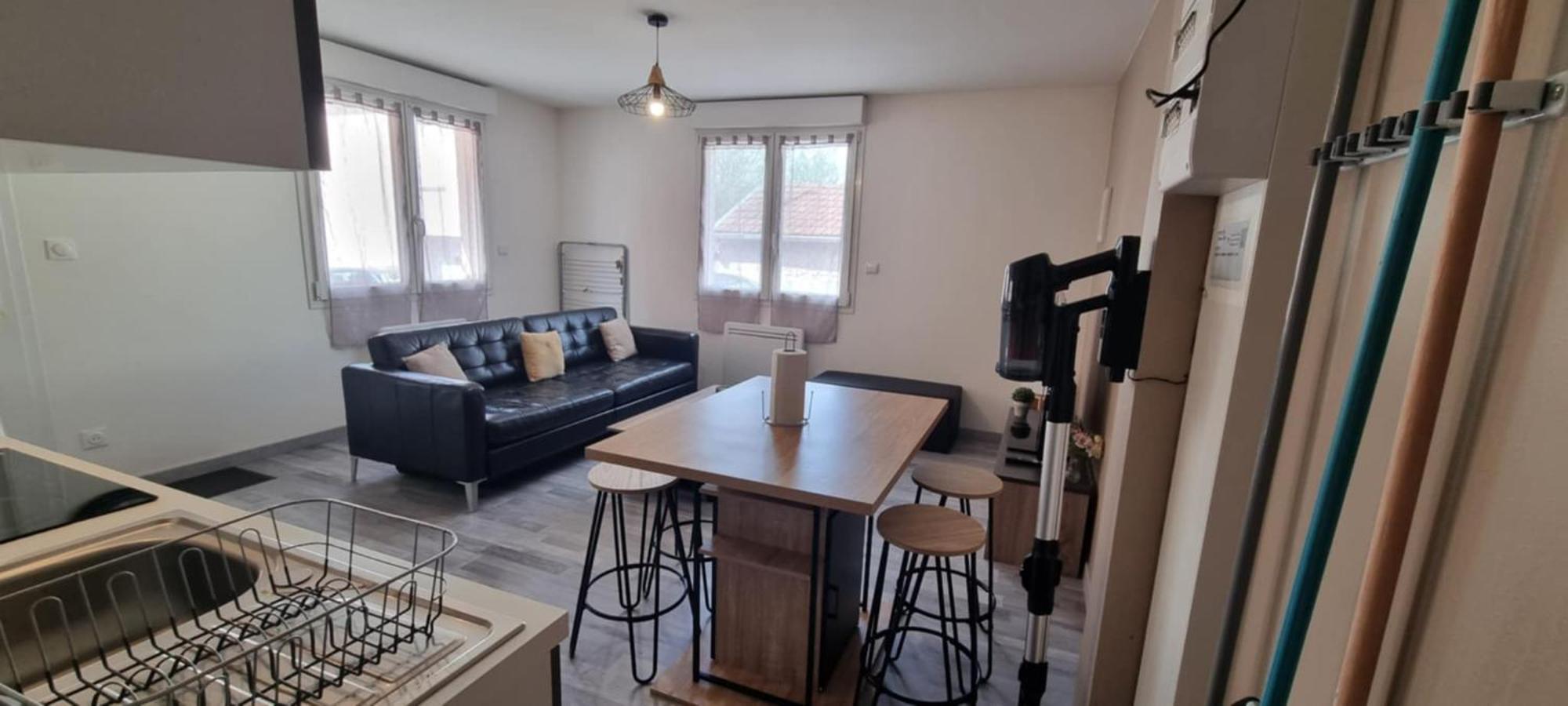 Apartment Agreable Maisonnette A Proximite Du Centre-ville Oyonnax